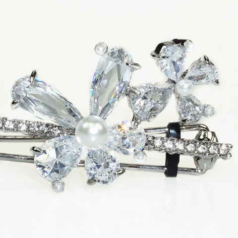 Luxurious Cubiczirconia Flower Barrette