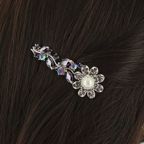 Luxurious Cubiczirconia Flower Pearl Barrette.