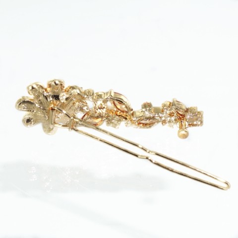 Luxurious Cubiczirconia Flower Pearl Barrette.